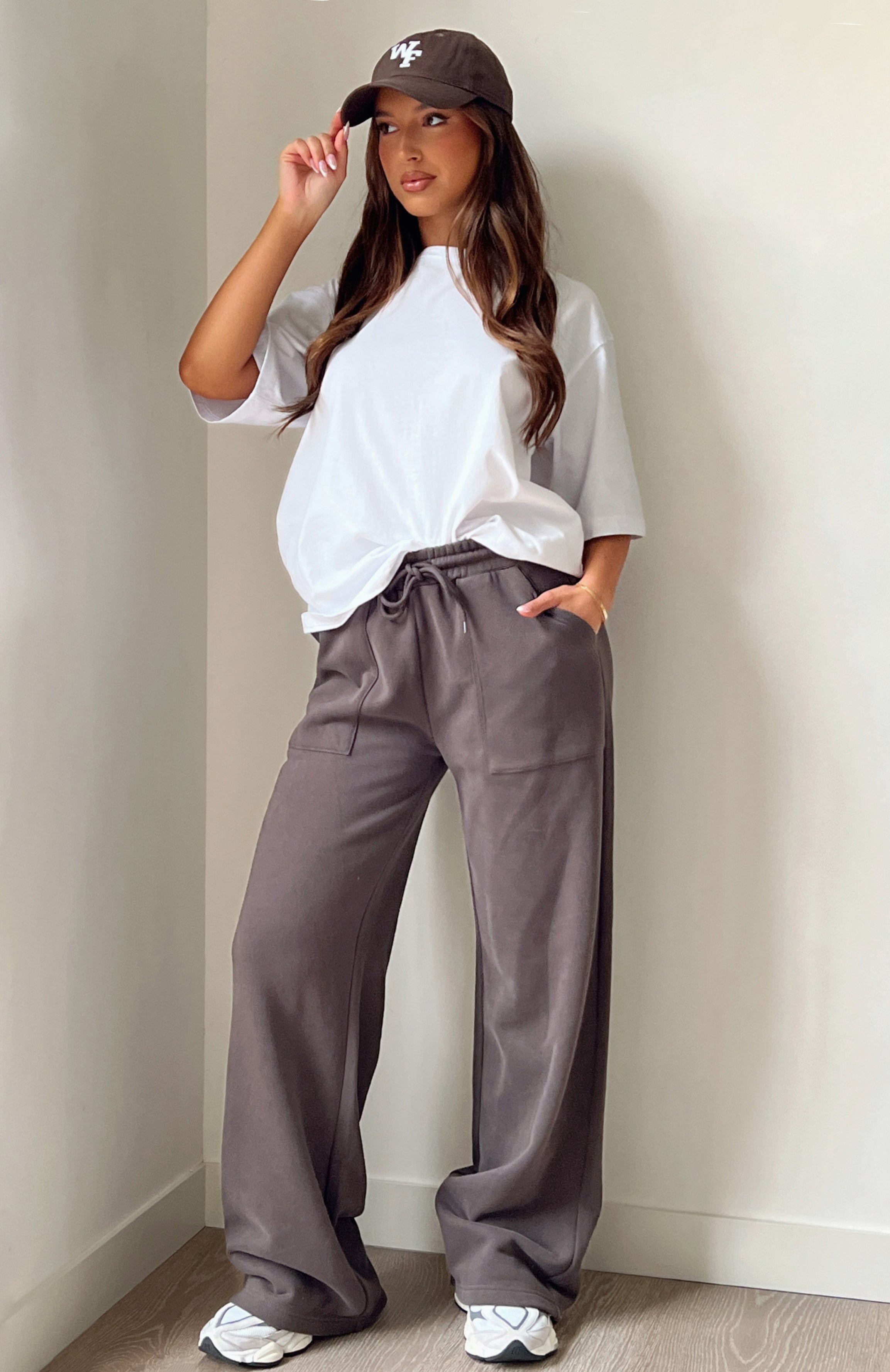 You'd Love It Here Wide Leg Sweatpants Charcoal | White Fox
