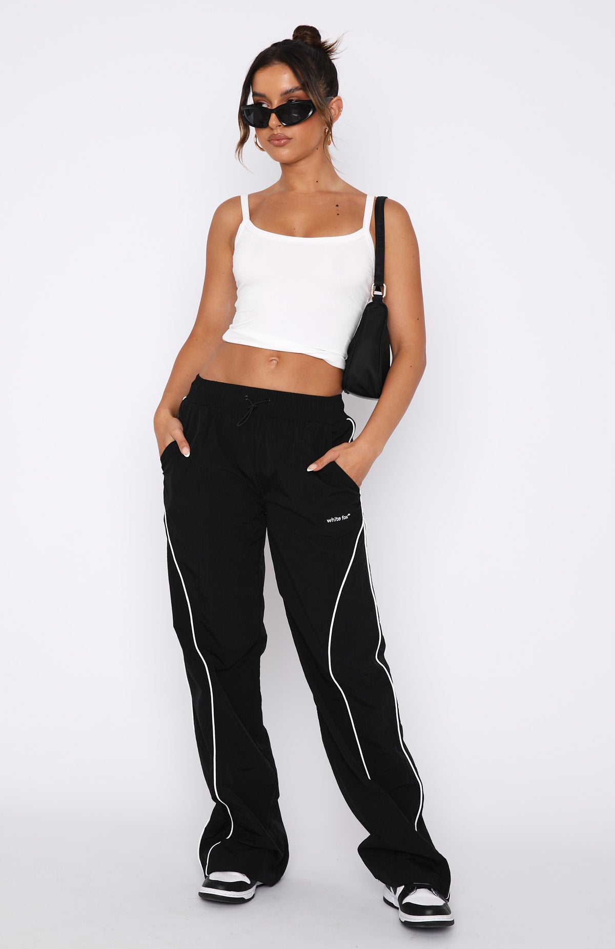 ON Court Track Pants ブラック/ホワイト　入手困難モデル Unphased Track Pants Black | White Fox Boutique