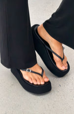 Jannali Platform Thong Sandals Black | White Fox Boutique