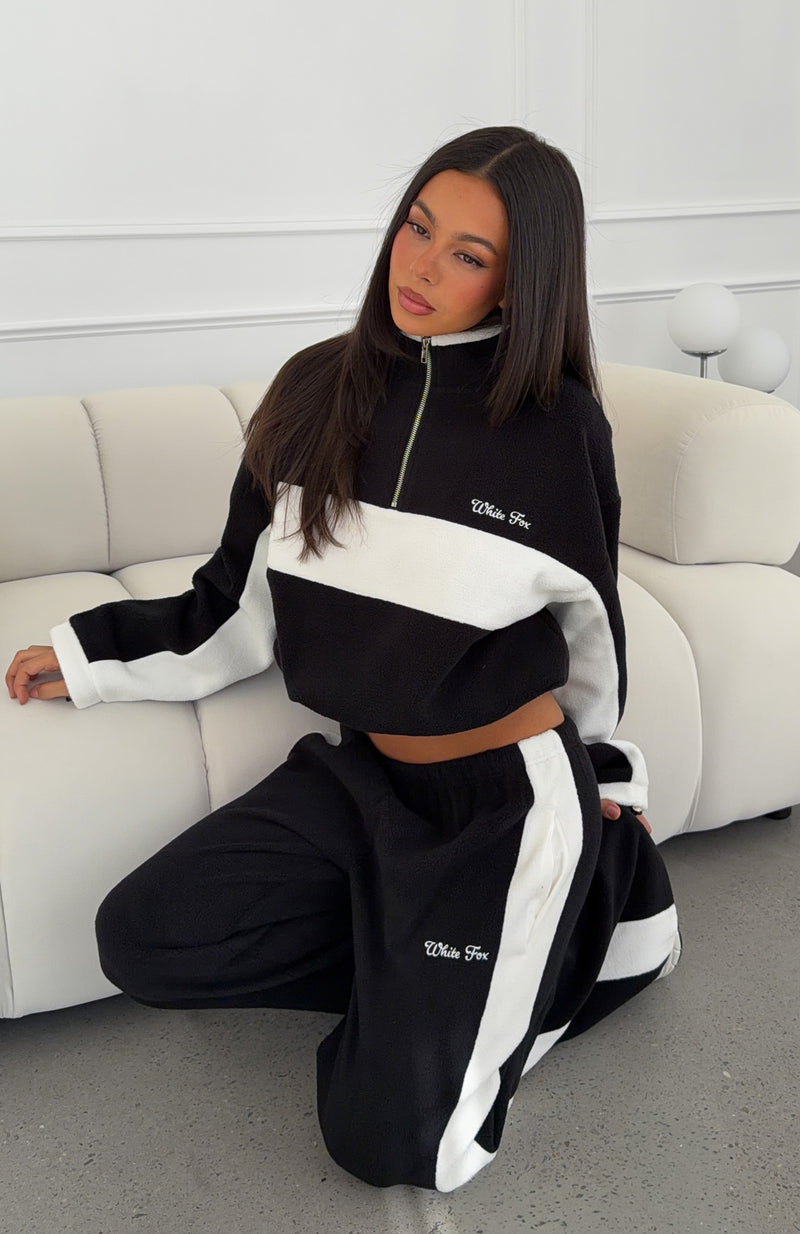 Picture This Fleece Boxy Quarter Zip Sweater Black